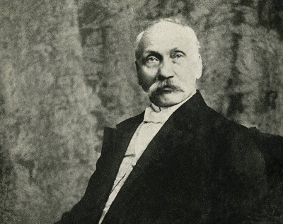 Fig. 2 – Fotografia di Wilhelm Voigt in frac, 1912, https://commons.wikimedia.org/wiki/File:Wilhelm_Voigt_-_Hauptmann-von-K%C3%B6penick_im_Frack.jpg