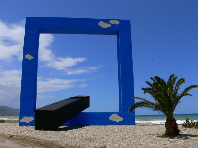 Fig. 1 – Tano Festa, Monumento per un poeta morto. La Finestra sul mare, www.ateliersulmare.com