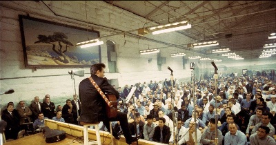 Fig. 2 – Johnny Cash in concerto a Folson Prison il 13 gennaio 1968